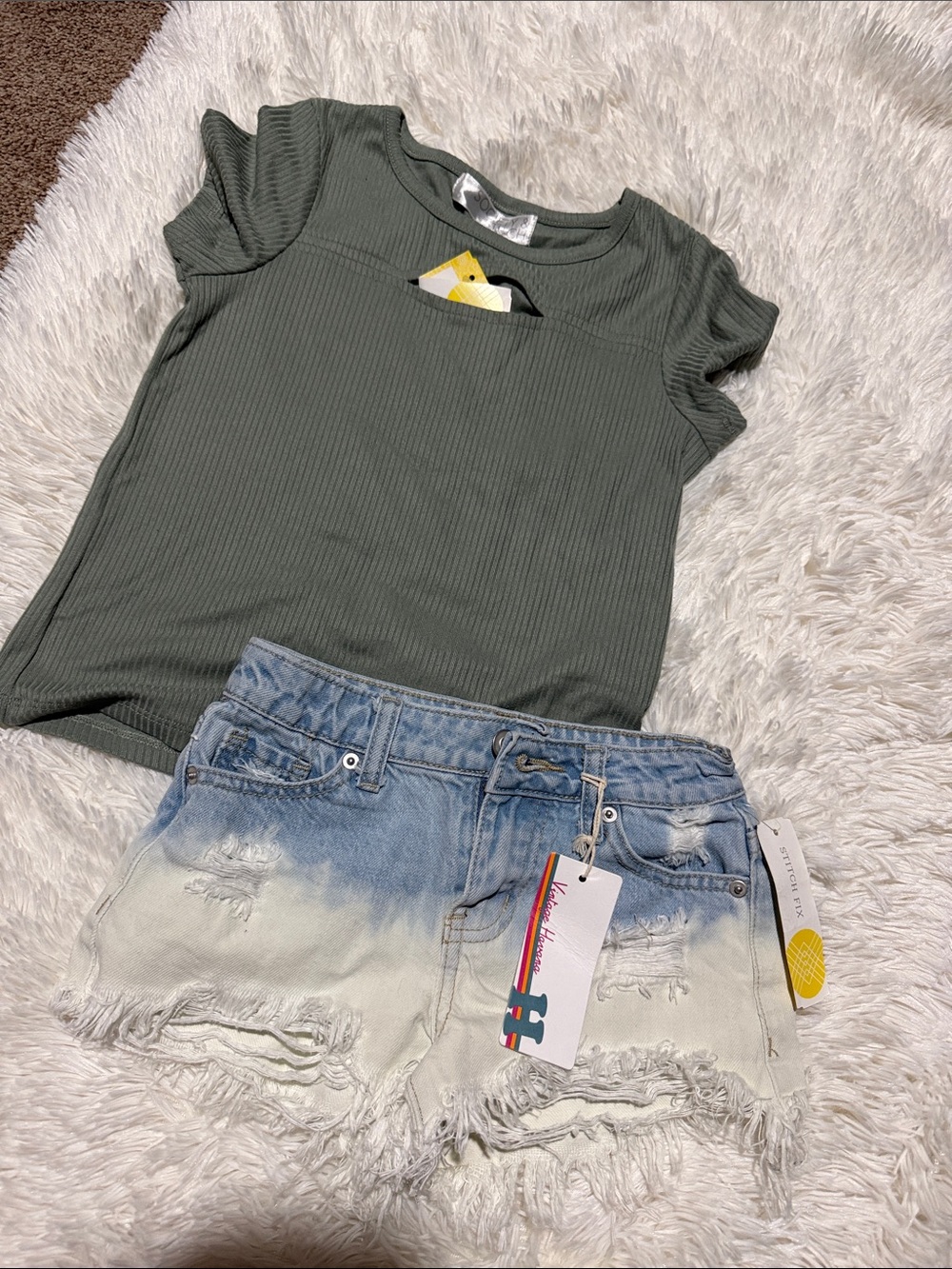 Sole Society Girls Ribbed Short Sleeve Top in Olive Green